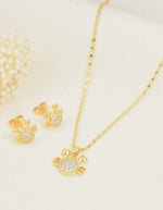 Set de cadena y aretes de cangrejo con piedras brillantes
