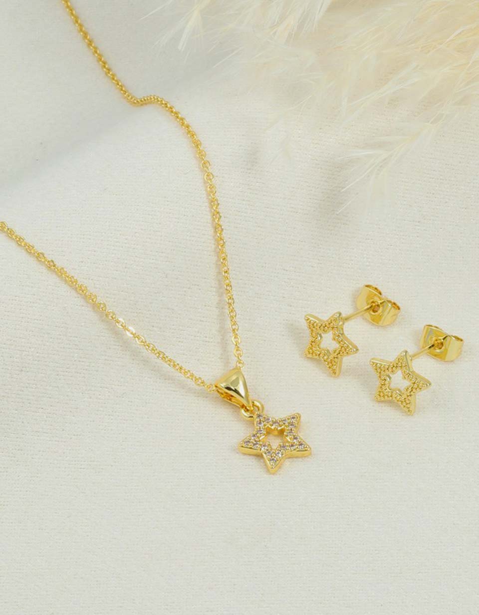 Set de cadena y aretes de estrella con piedras brillantes