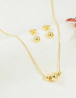 Set de cadena y aretes de esferas doradas