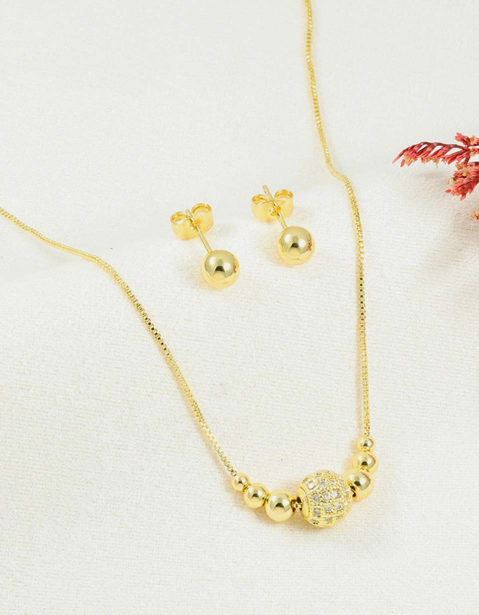 Set de cadena y aretes de esferas con detalle brillante
