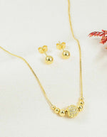 Set de cadena y aretes de esferas con detalle brillante