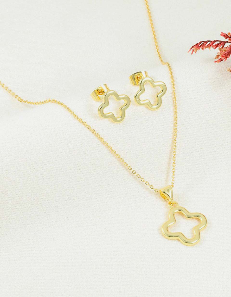 Set de cadena y aretes de flor calada