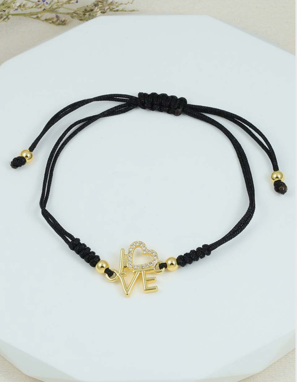 Pulsera con dije LOVE y piedras brillantes