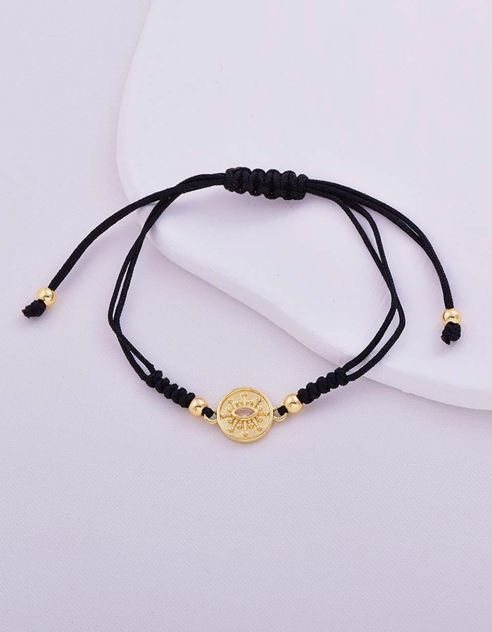 Pulsera con medalla dorada