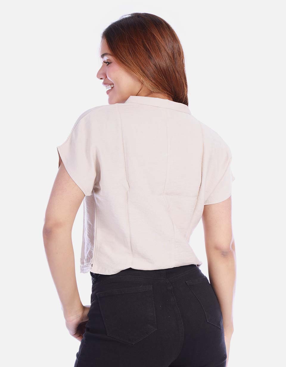 Blusa Manga Corta para Mujer con Cuello Camisero y Detalle de Encaje