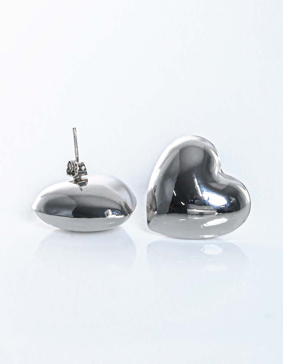 Arete Plateado con Forma de Corazón