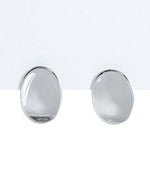 Aretes plateado con forma ovalada