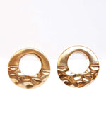 Aretes doradosbold con textura