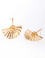 Aretes dorados tipo abanico