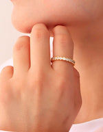 Anillo en baño de Oro con incrustaciones