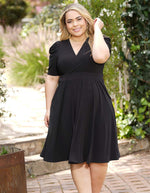 Vestido cruzado femenino manga corta