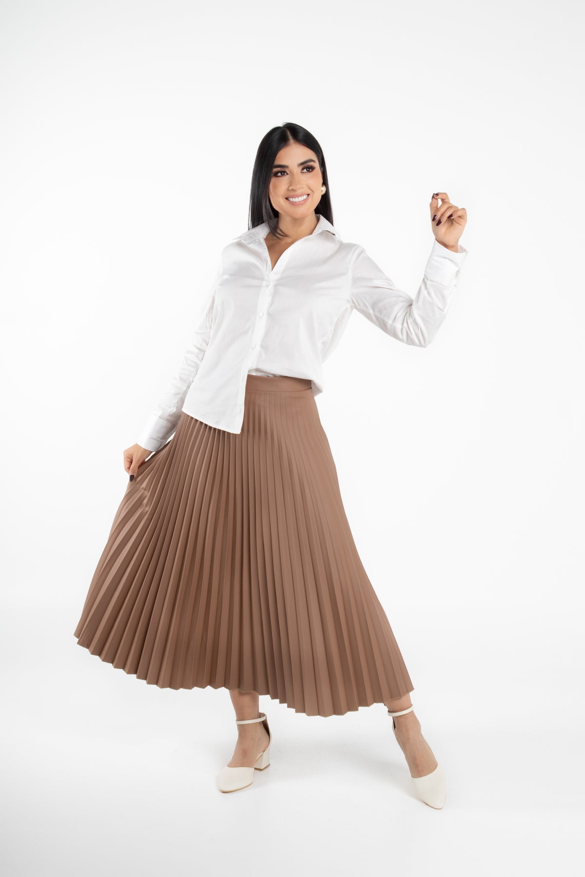 Falda midi plisada con caída fluida