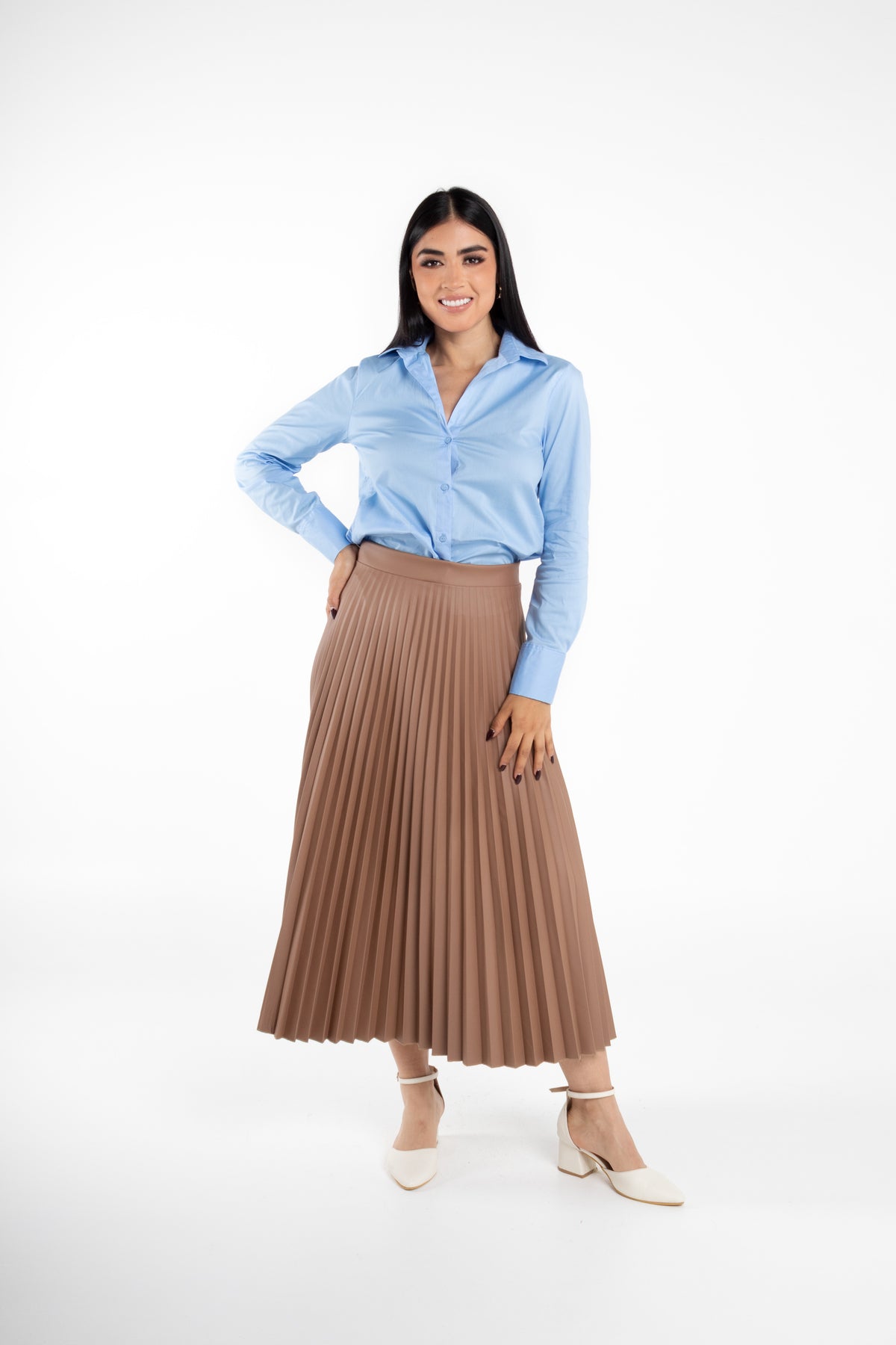 Falda midi plisada con caída fluida