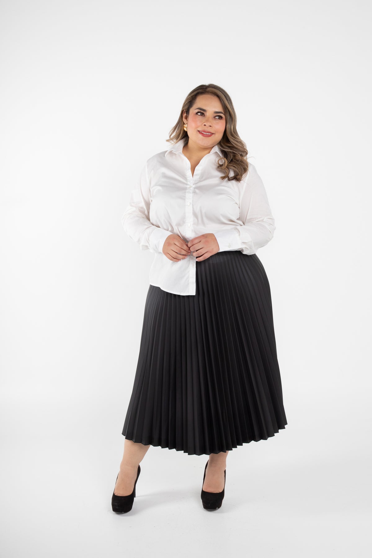 Falda midi plisada con caída fluida