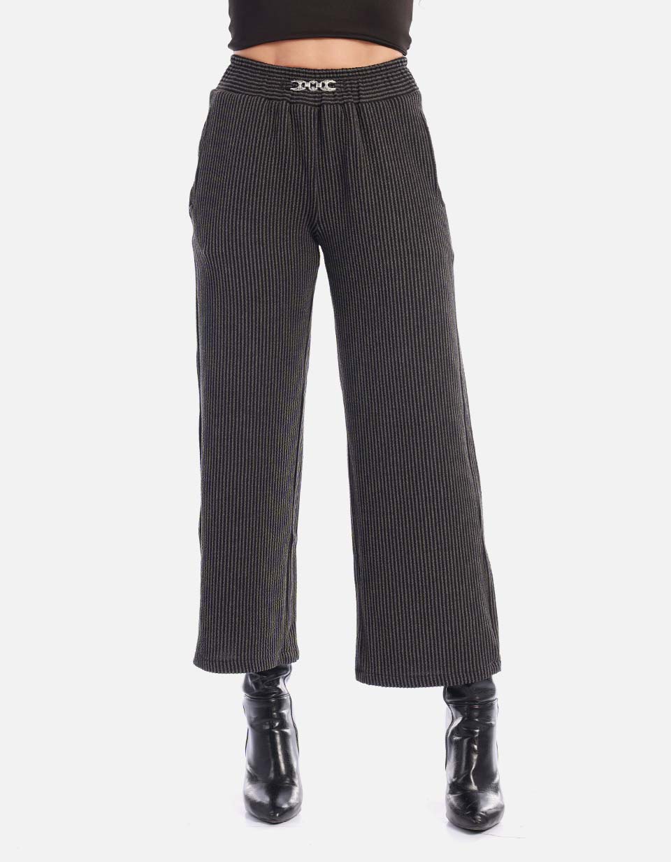 Pantalón amplio en tejido suave para un estilo cómodo