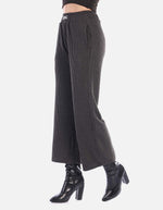 Pantalón amplio en tejido suave para un estilo cómodo