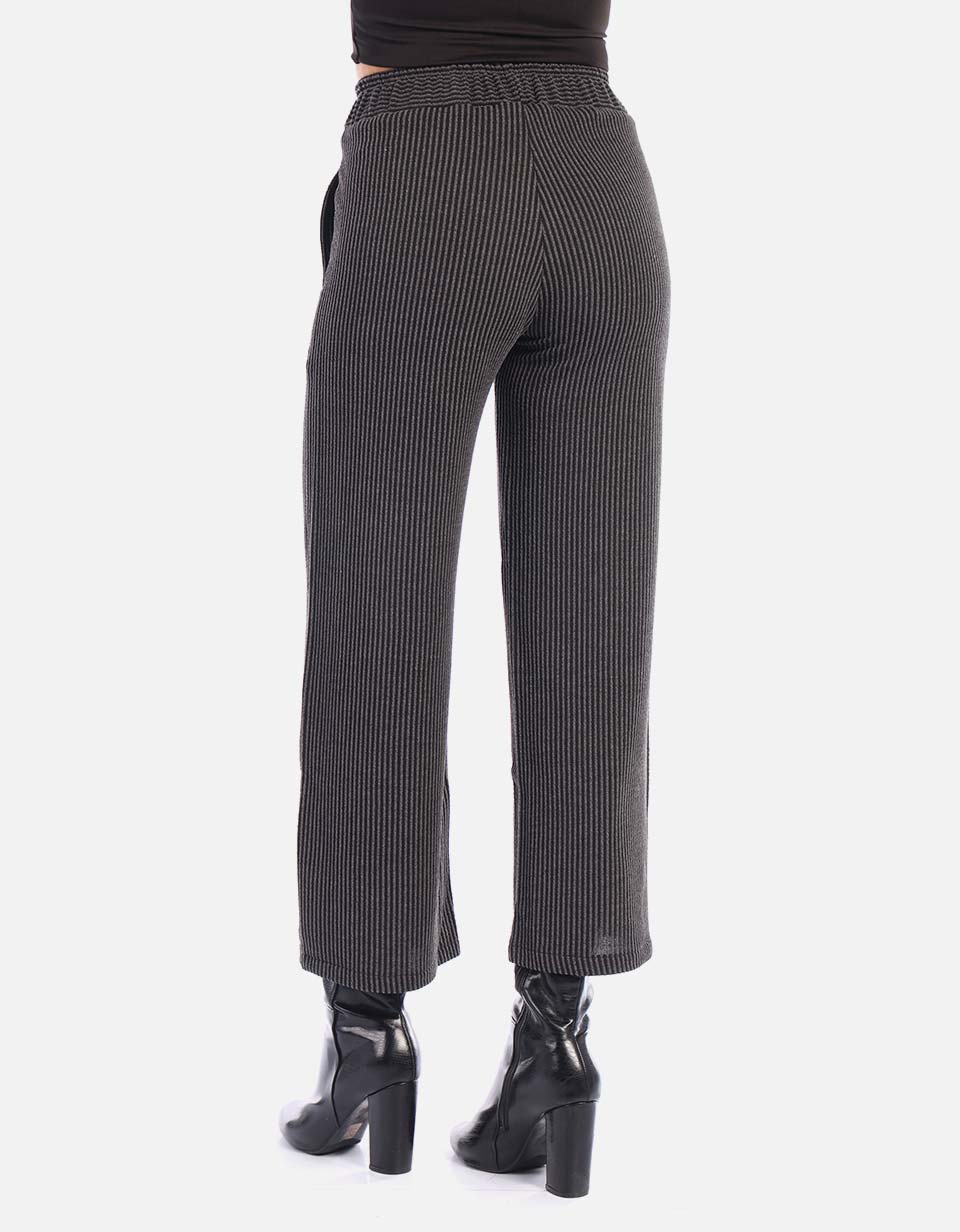 Pantalón amplio en tejido suave para un estilo cómodo