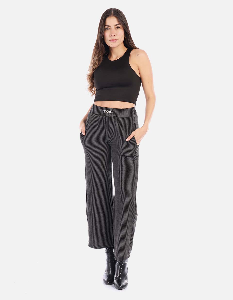 Pantalón amplio en tejido suave para un estilo cómodo