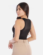 Pantalón femenino ajustado con fit estilizado