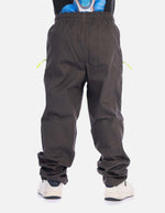 Pantalón para niño con ajuste deportivo y bolsillos útiles