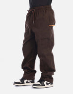 Pantalón para niño con ajuste deportivo y bolsillos útiles