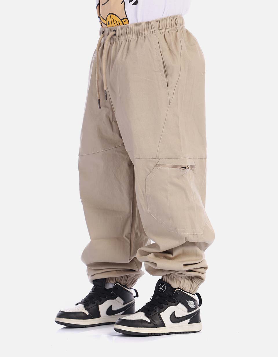 Pantalón infantil cargo ligero con diseño funcional