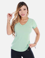 Camiseta deportiva cuello v manga corta