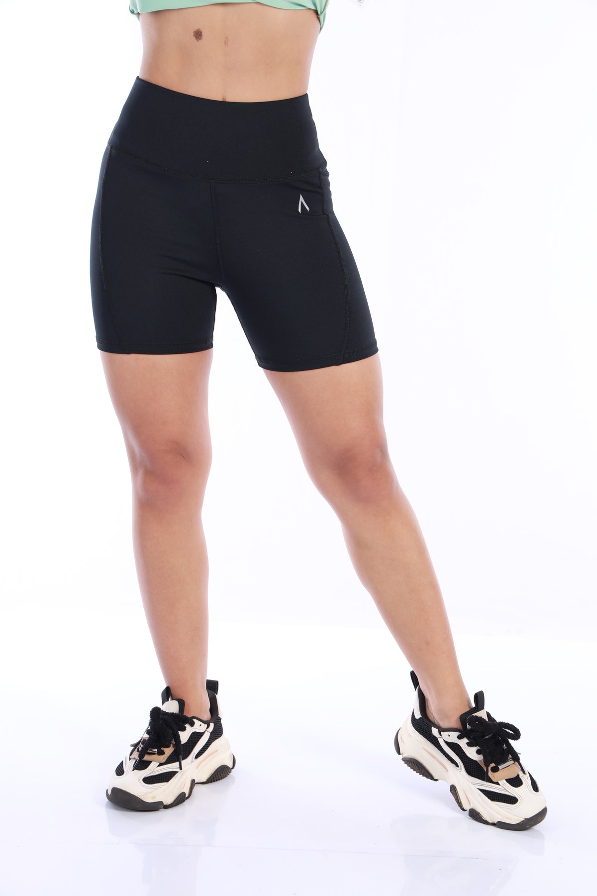 Short deportivo corte corazón