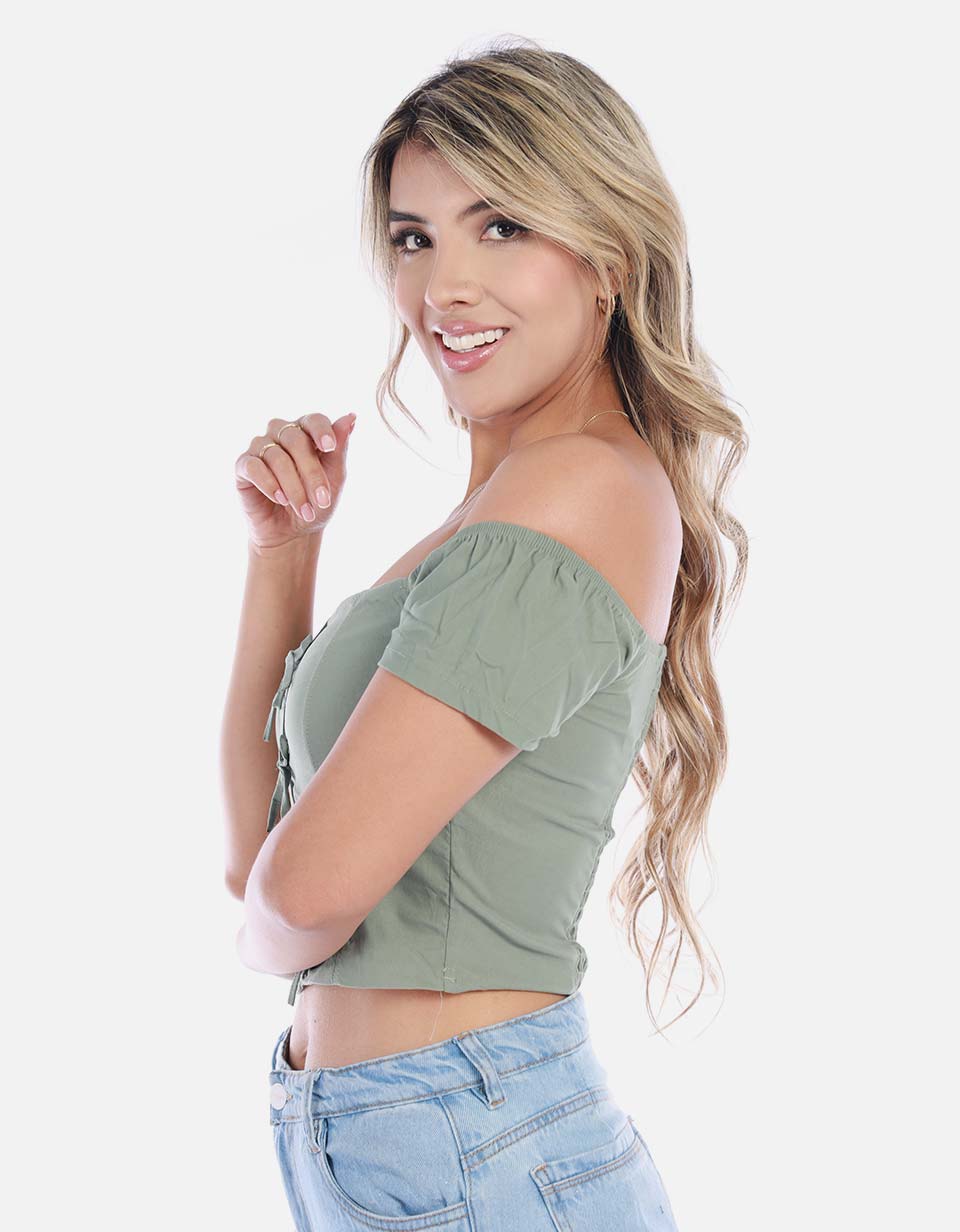 Blusa Femenina con Escote Moderno