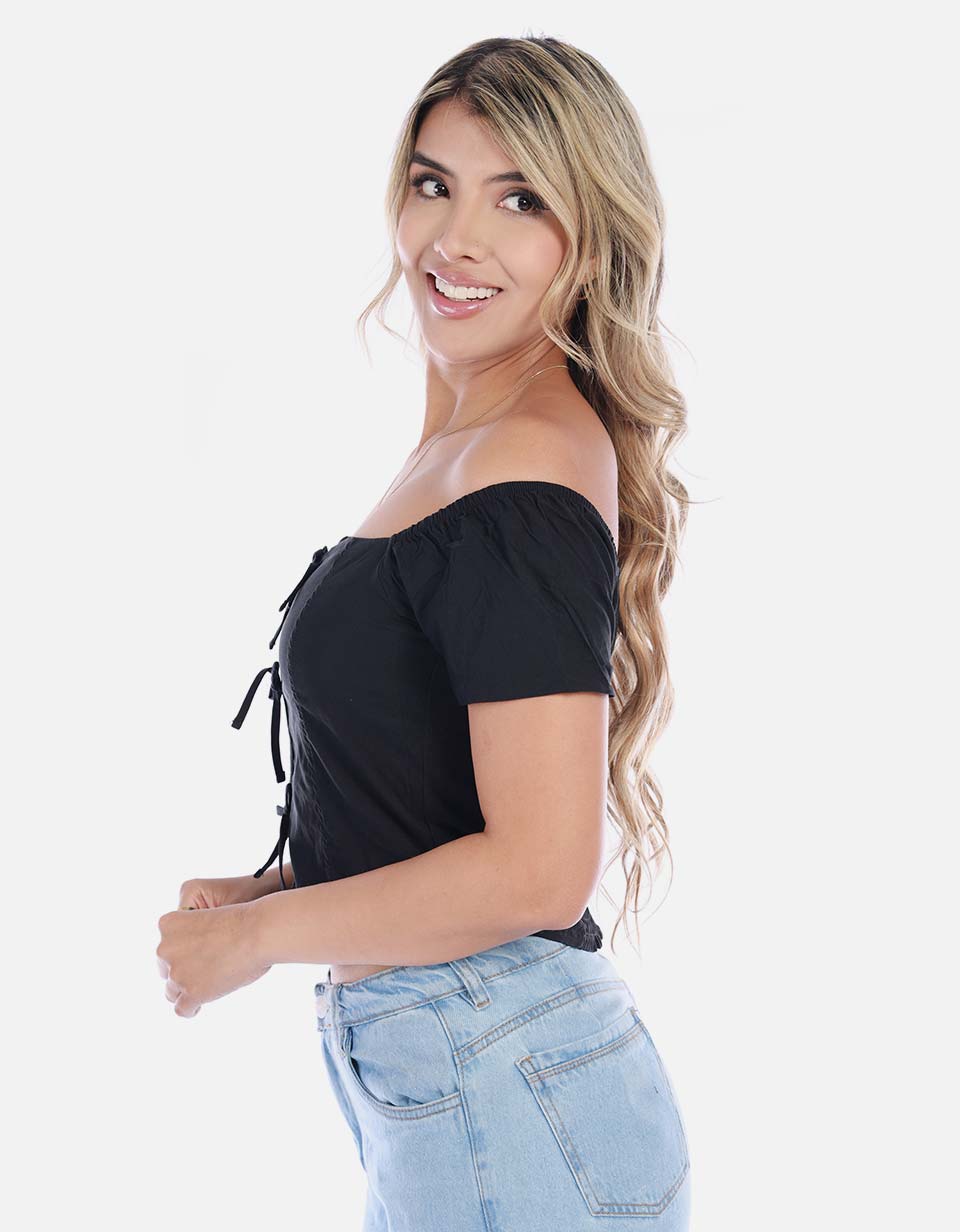 Blusa Femenina con Escote Moderno