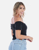 Blusa Femenina con Escote Moderno