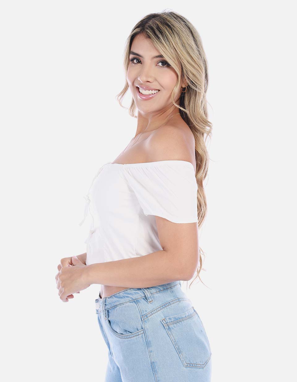 Blusa Femenina con Escote Moderno