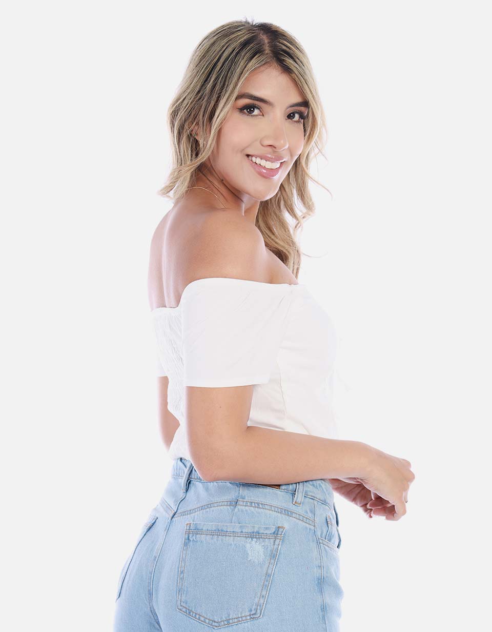 Blusa Femenina con Escote Moderno