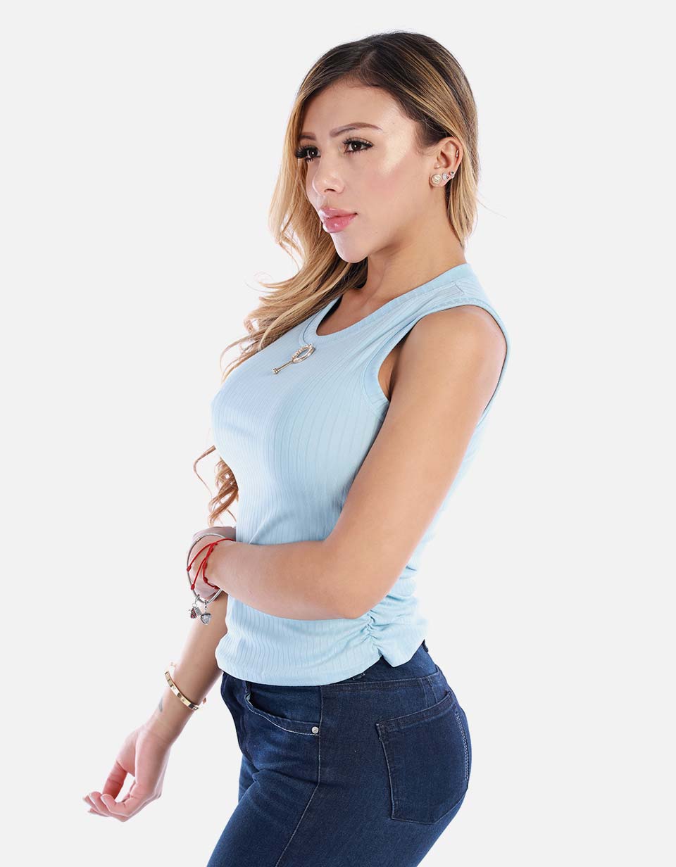 Blusa para mujer en manga sisa con accesorio