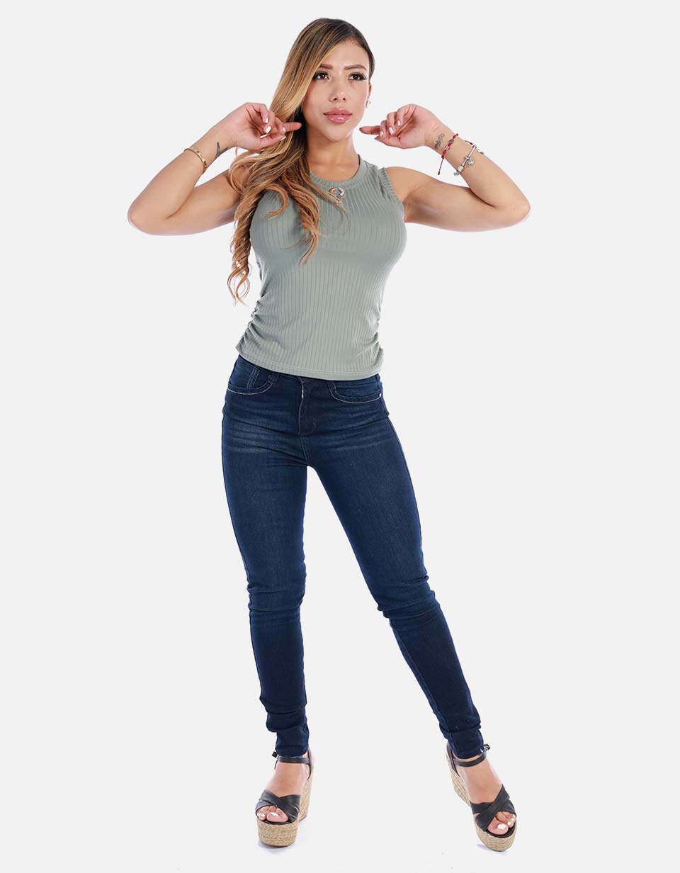 Blusa para mujer en manga sisa con accesorio