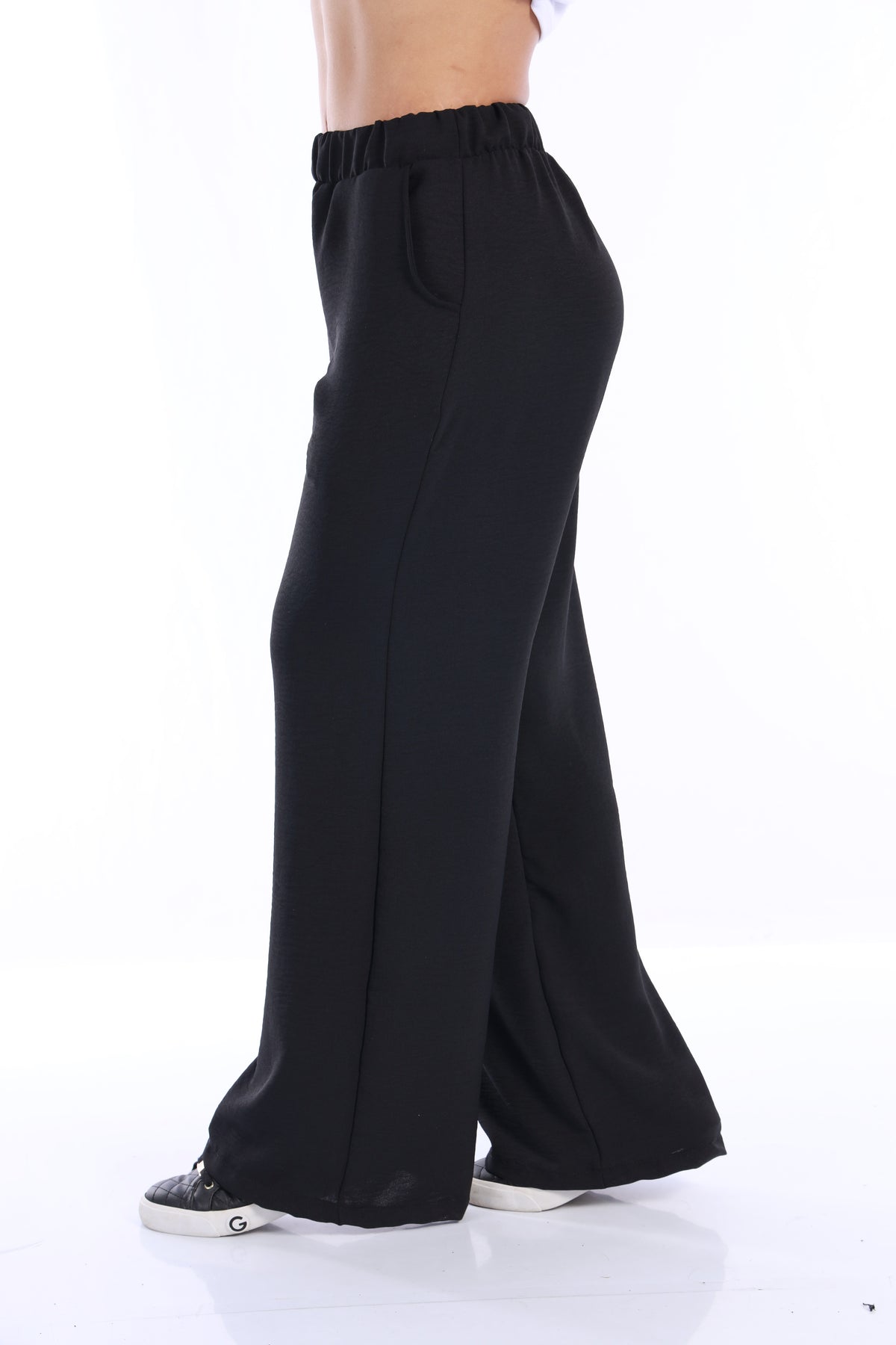 Pantalón negro con pretina resortada