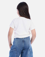 Blusa Blanca Corta con Estampado de Letras Urbanas para Niña