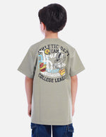 Camiseta Verde Oliva con Estampado Posterior para Niño