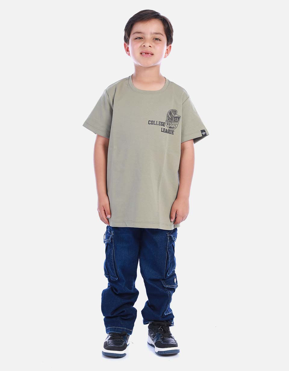 Camiseta Verde Oliva con Estampado Posterior para Niño