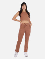 Conjunto casual mujer con top crop y pantalón tipo cargo
