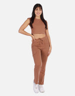 Conjunto casual mujer con top crop y pantalón tipo cargo