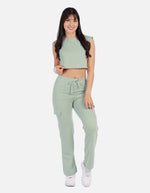 Conjunto casual mujer con top crop y pantalón tipo cargo