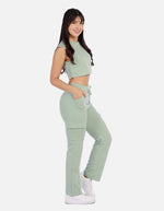 Conjunto casual mujer con top crop y pantalón tipo cargo