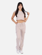 Conjunto casual mujer con top crop y pantalón tipo cargo