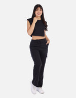 Conjunto casual mujer con top crop y pantalón tipo cargo