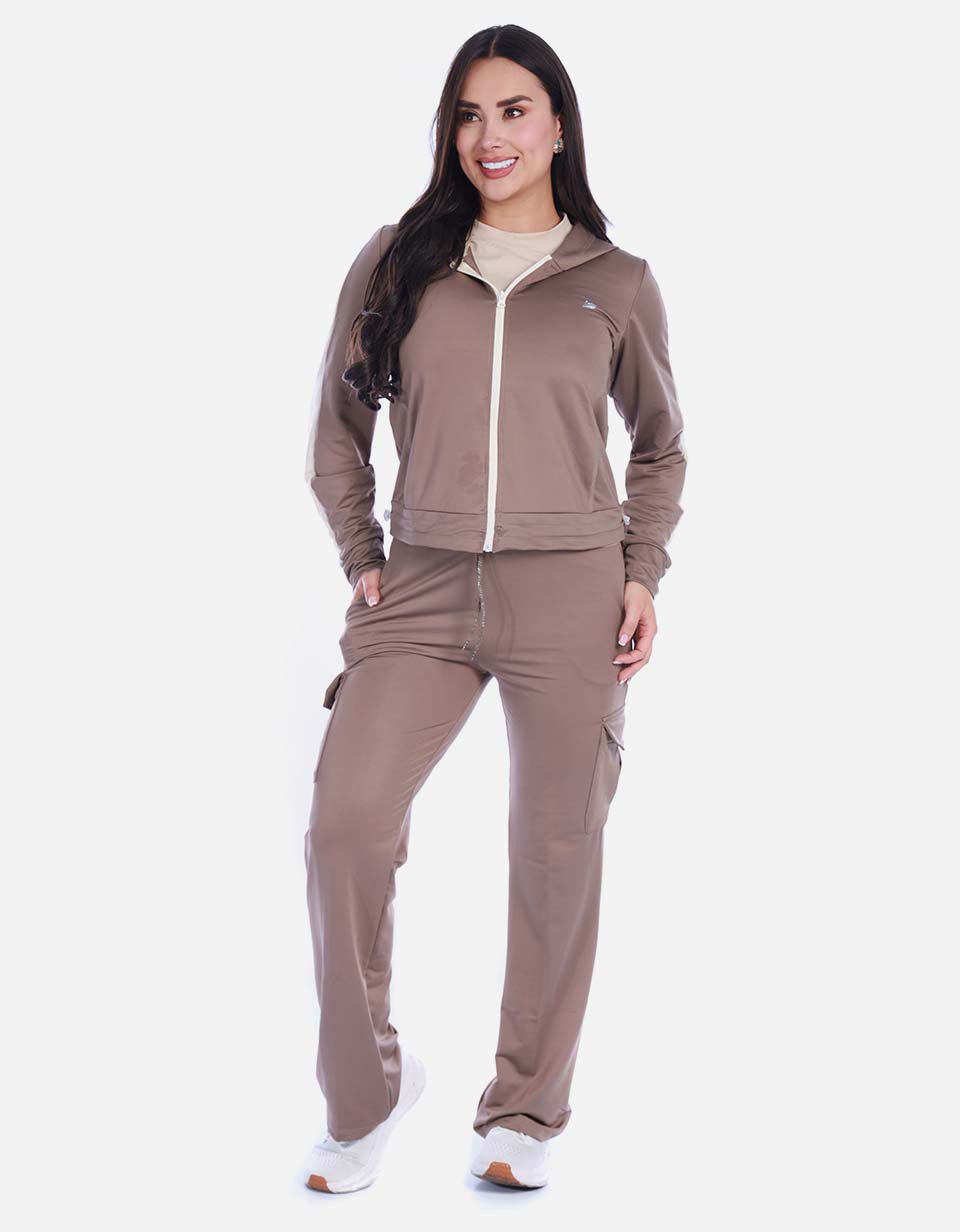 Chaqueta Deportiva Con Capota y Cierre Color Moca