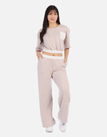 Conjunto mujer bicolor con top crop y pantalón recto