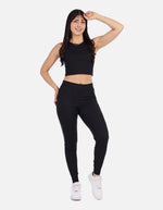 Conjunto casual mujer en canalé con top crop y jogger cómodo