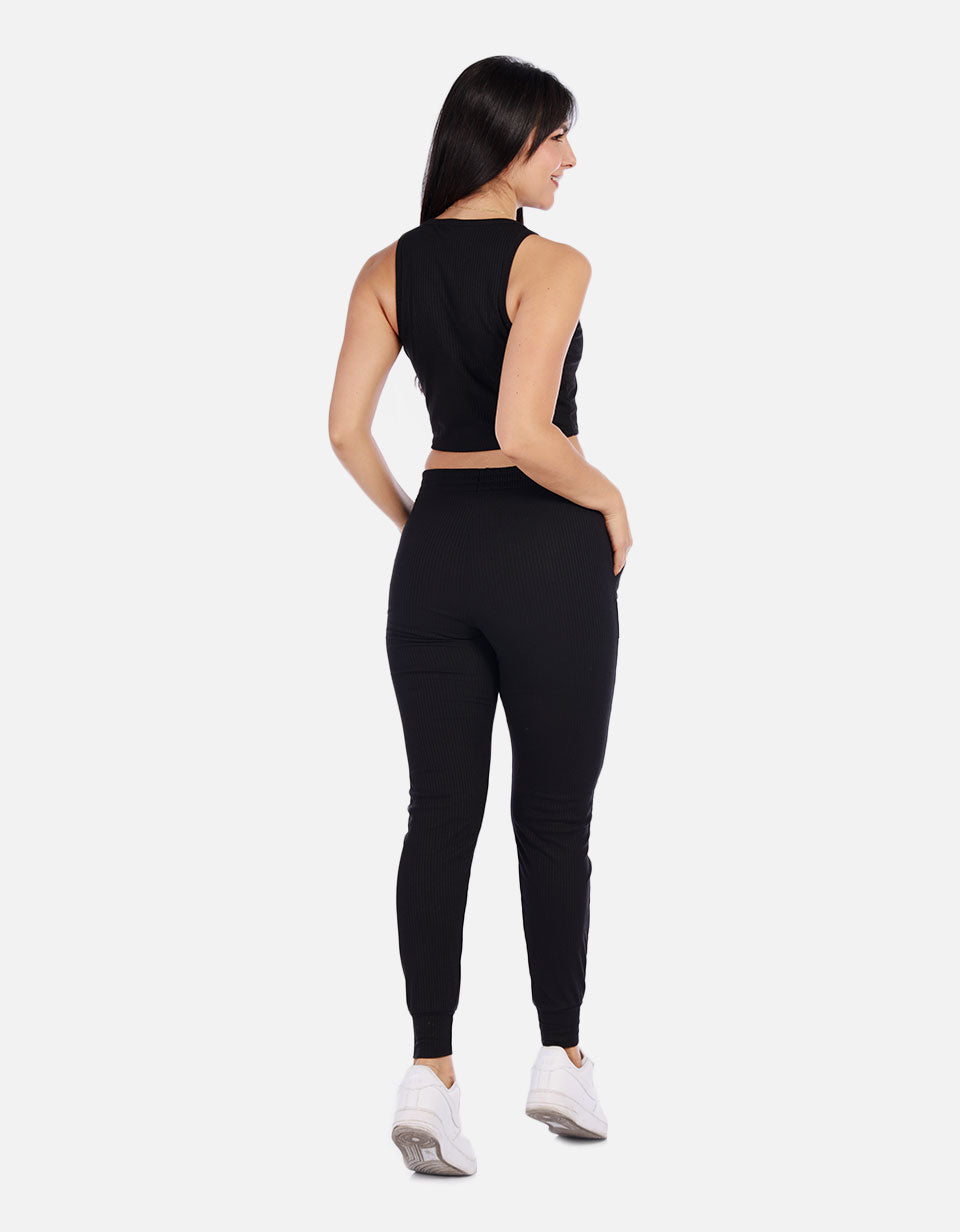 Conjunto casual mujer en canalé con top crop y jogger cómodo