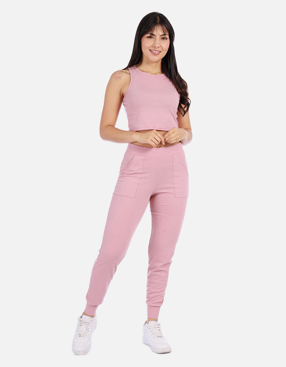 Conjunto casual mujer en canalé con top crop y jogger cómodo